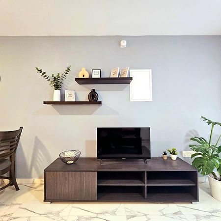 1Bd Beach Apartment Пафос Екстер'єр фото