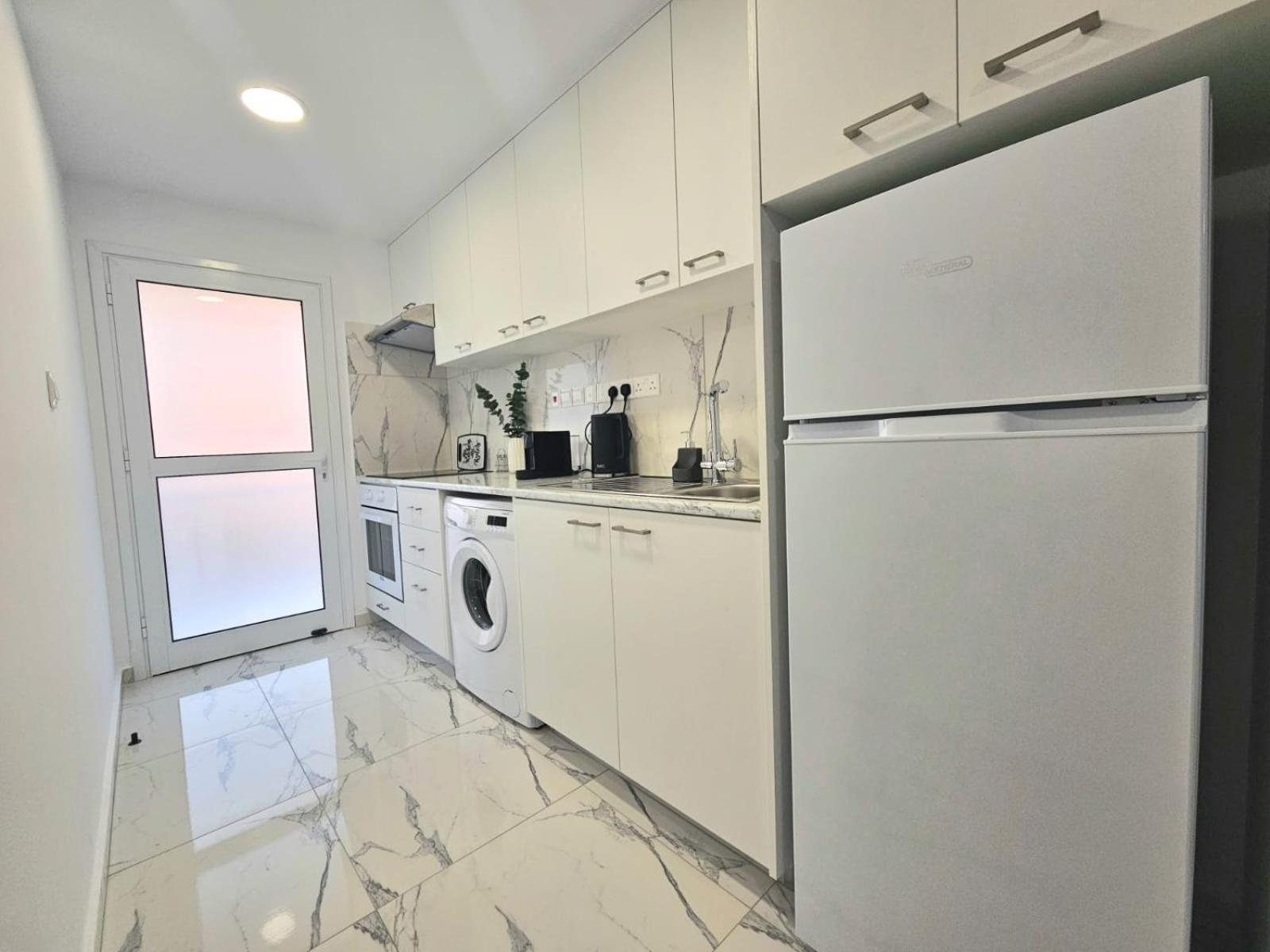 1Bd Beach Apartment Пафос Екстер'єр фото