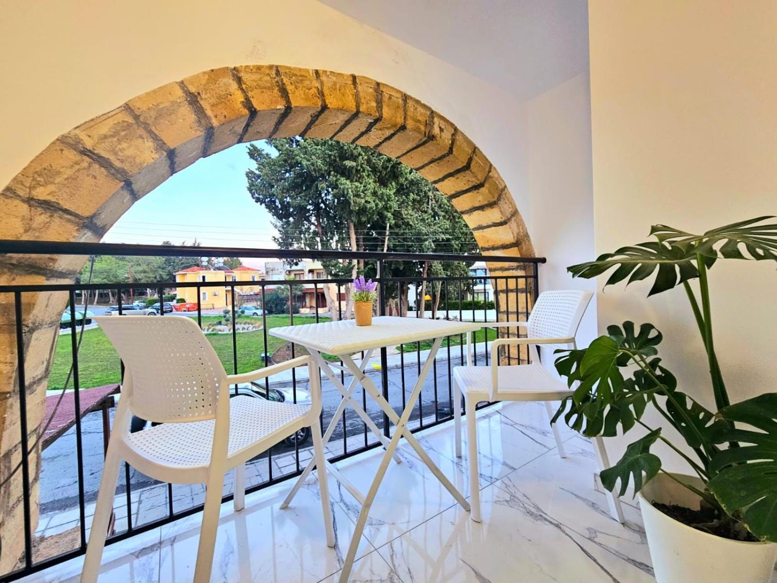 1Bd Beach Apartment Пафос Екстер'єр фото